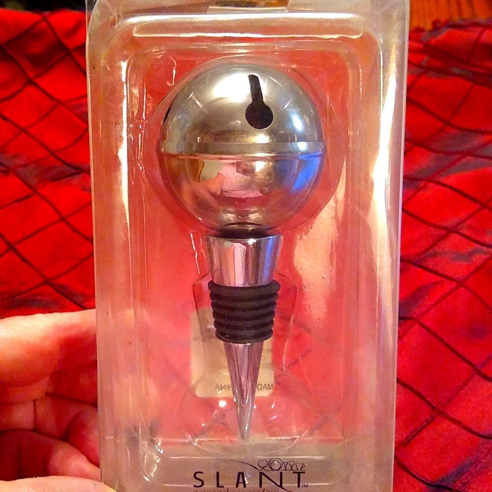 Slant jingle bell winestopper